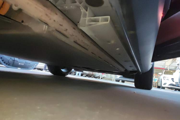 Used SERES SF5 2021 Four-Wheel Drive Freedom Expedition Edition Right Side Sill