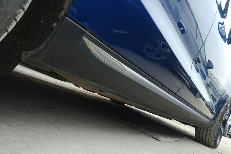 Used SERES SF5 2021 Four-Wheel Drive Freedom Expedition Edition Right Side Sill