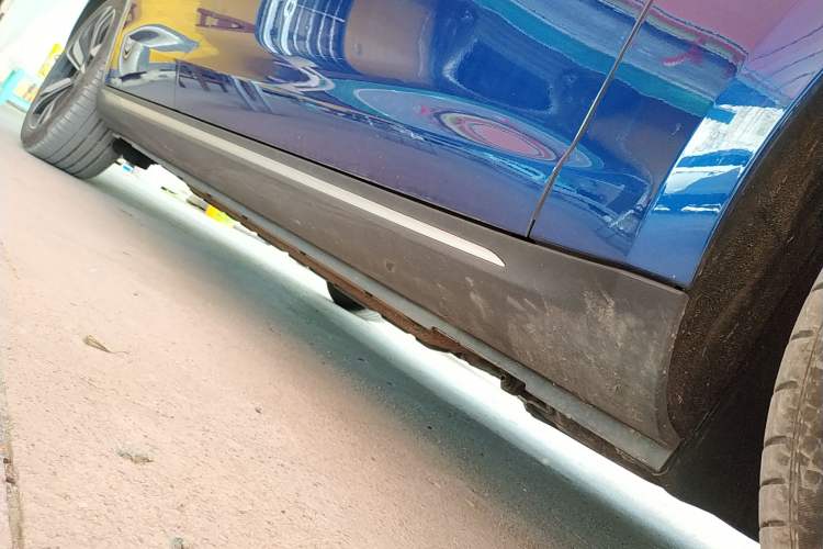 Used SERES SF5 2021 Four-Wheel Drive Freedom Expedition Edition Right Side Sill