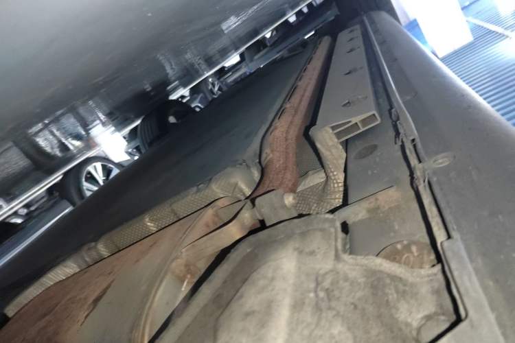 Used SERES SF5 2021 Four-Wheel Drive Freedom Expedition Edition Right Side Sill