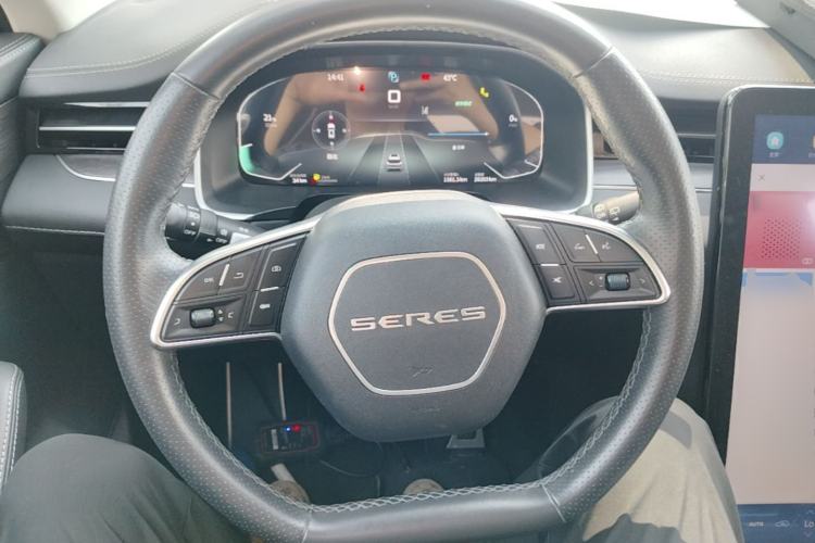 Used SERES SF5 2021 Four-Wheel Drive Freedom Expedition Edition Steering Wheel