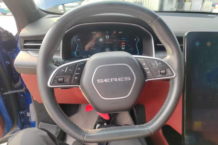 Used SERES SF5 2021 Four-Wheel Drive Freedom Expedition Edition Steering Wheel
