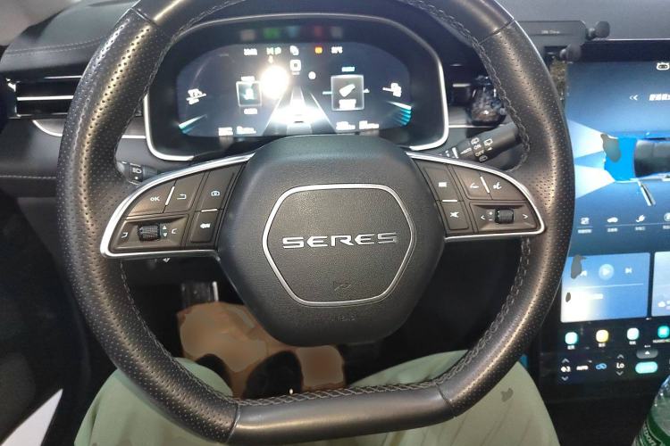 Used SERES SF5 2021 Four-Wheel Drive Freedom Expedition Edition Steering Wheel