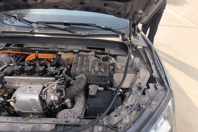 Used SERES SF5 2021 Four-Wheel Drive Freedom Expedition Edition Engine Bay Left