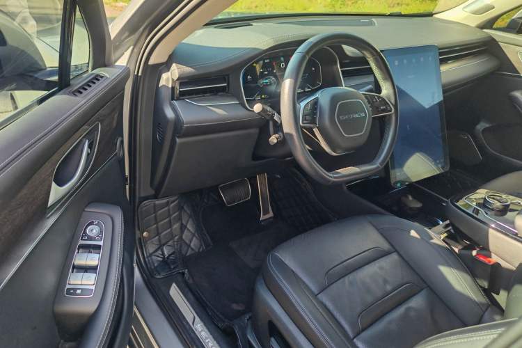 Used SERES SF5 2021 Four-Wheel Drive Freedom Expedition Edition Interior 2