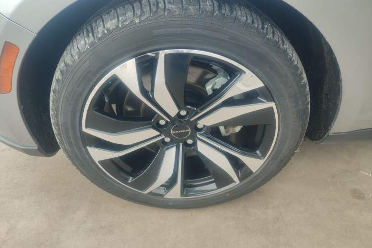 Used SERES SF5 2021 Four-Wheel Drive Freedom Expedition Edition Left Front Wheel Hub