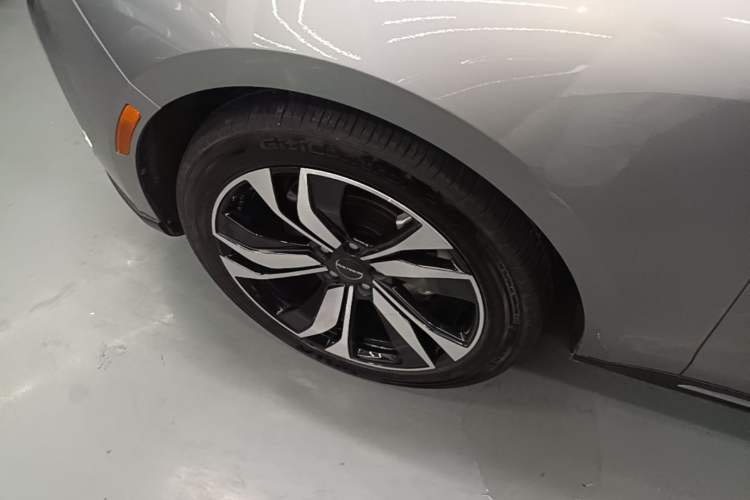 Used SERES SF5 2021 Four-Wheel Drive Freedom Expedition Edition Left Front Wheel Hub
