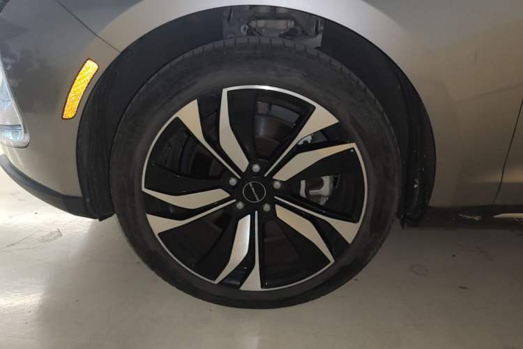 Used SERES SF5 2021 Huawei Smart Selection Four-Wheel Drive Edition Left Front Wheel Hub