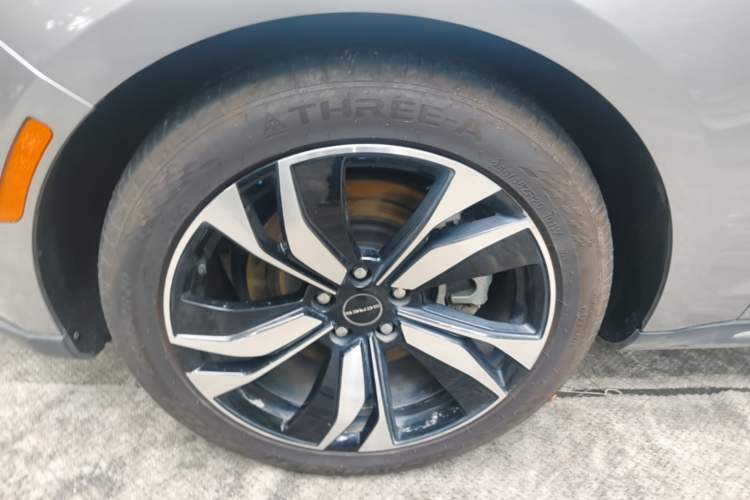 Used SERES SF5 2021 Huawei Smart Selection Four-Wheel Drive Edition Left Front Wheel Hub