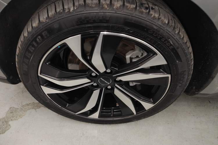Used SERES SF5 2021 Four-Wheel Drive Freedom Expedition Edition Left Front Wheel Hub