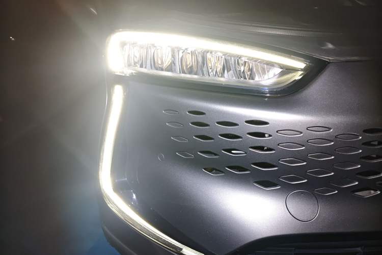 Used SERES SF5 2021 Huawei Smart Selection Four-Wheel Drive Edition Right Front Headlight