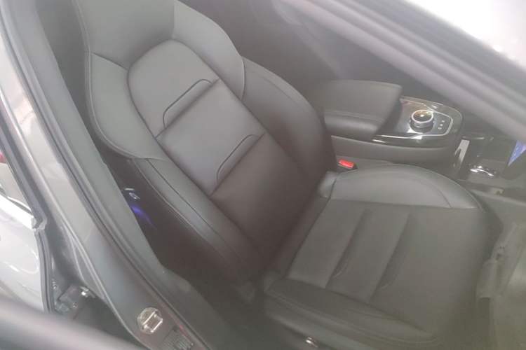 Used SERES SF5 2021 Four-Wheel Drive Freedom Expedition Edition Right Front Seat