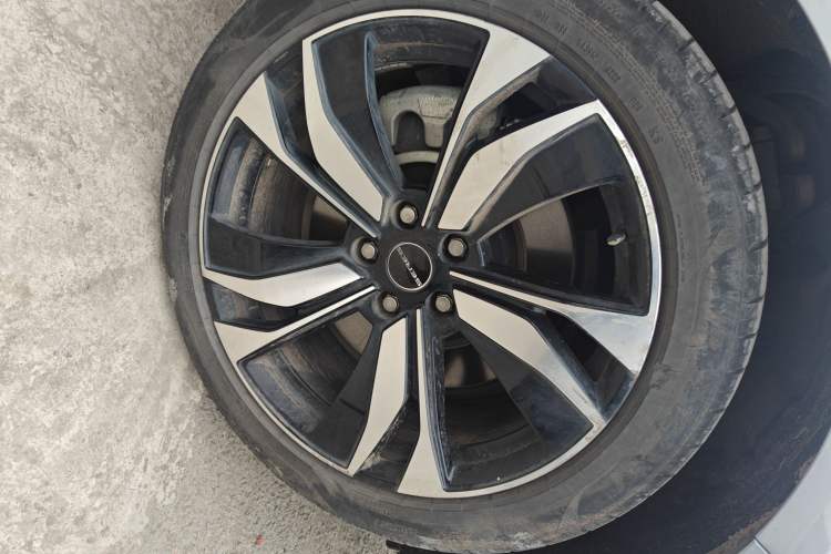 Used SERES SF5 2021 Huawei Smart Selection Four-Wheel Drive Edition Right Front Wheel Hub