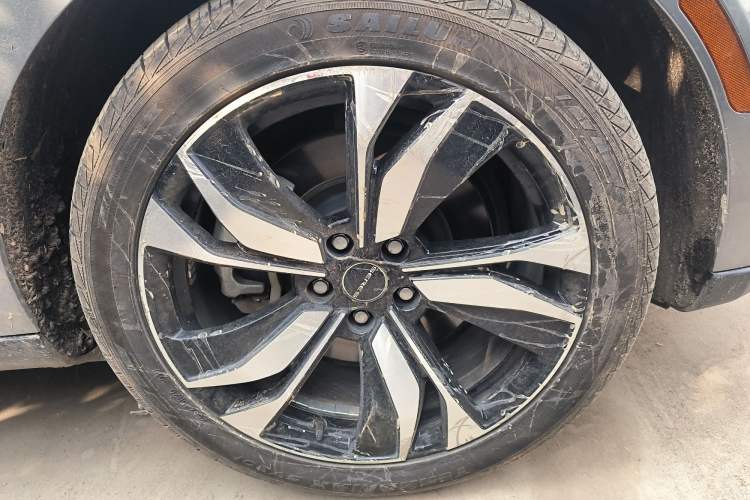 Used SERES SF5 2021 Four-Wheel Drive Freedom Expedition Edition Right Front Wheel Hub
