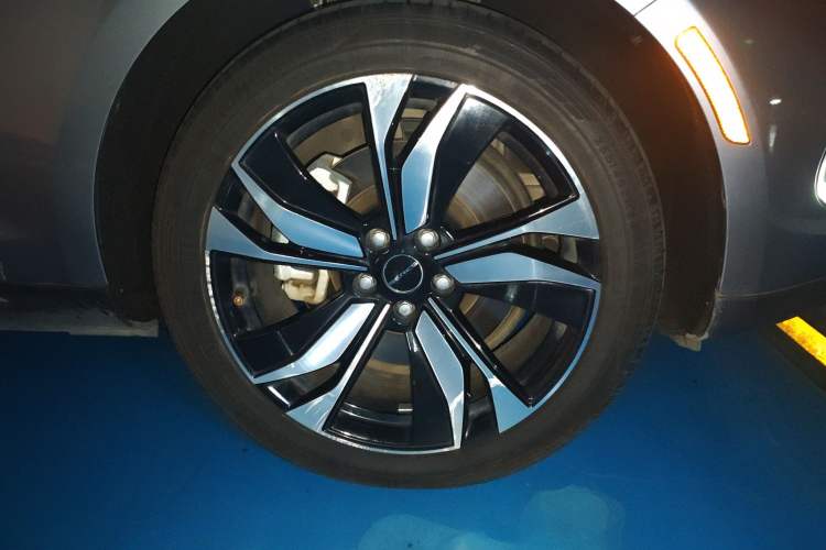 Used SERES SF5 2021 Huawei Smart Selection Four-Wheel Drive Edition Right Front Wheel Hub