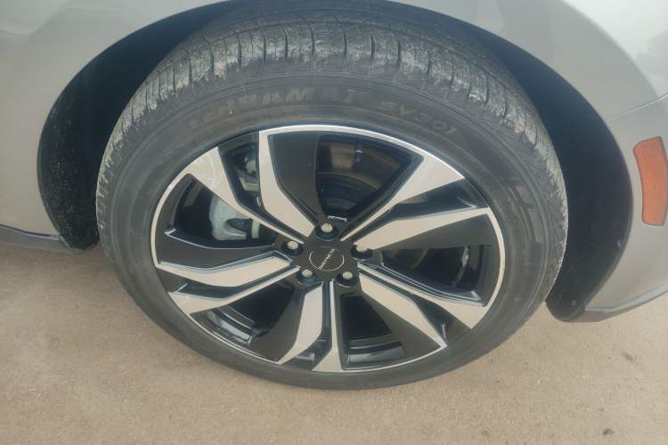 Used SERES SF5 2021 Four-Wheel Drive Freedom Expedition Edition Right Rear Wheel Hub
