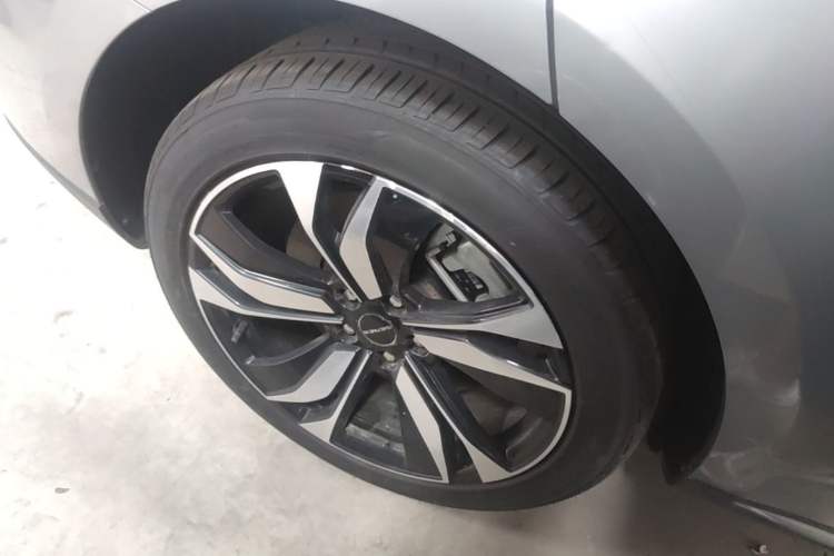 Used SERES SF5 2021 Four-Wheel Drive Freedom Expedition Edition Right Rear Wheel Hub