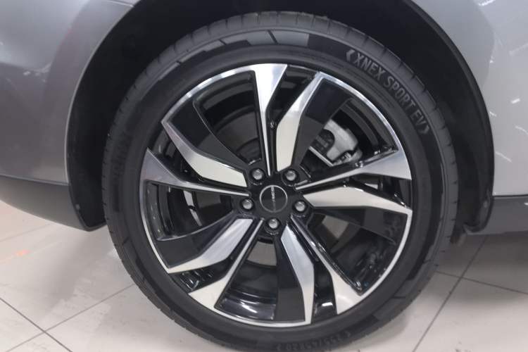 Used SERES SF5 2021 Four-Wheel Drive Freedom Expedition Edition Right Rear Wheel Hub