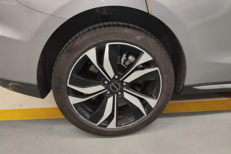 Used SERES SF5 2021 Huawei Smart Selection Four-Wheel Drive Edition Right Rear Wheel Hub