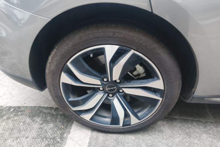 Used SERES SF5 2021 Huawei Smart Selection Four-Wheel Drive Edition Right Rear Wheel Hub