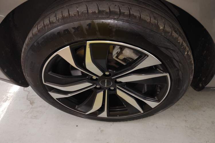 Used SERES SF5 2021 Four-Wheel Drive Freedom Expedition Edition Right Rear Wheel Hub