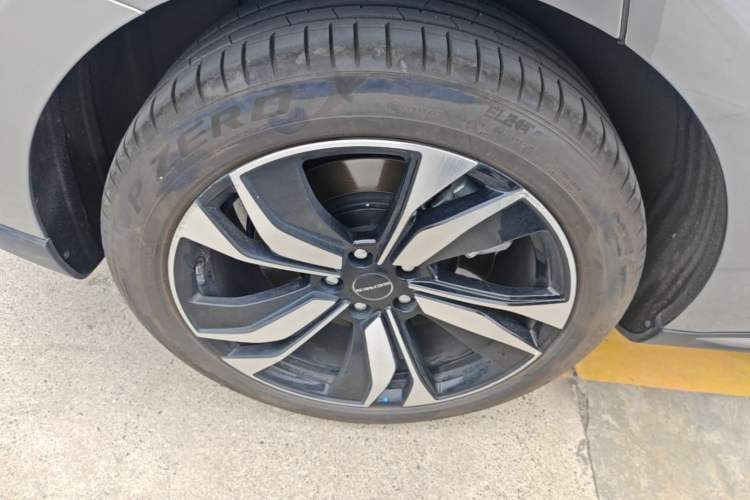 Used SERES SF5 2021 Huawei Smart Selection Four-Wheel Drive Edition Right Rear Wheel Hub