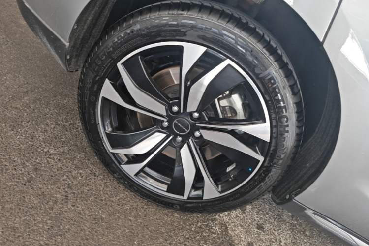 Used SERES SF5 2021 Four-Wheel Drive Freedom Expedition Edition Right Rear Wheel Hub
