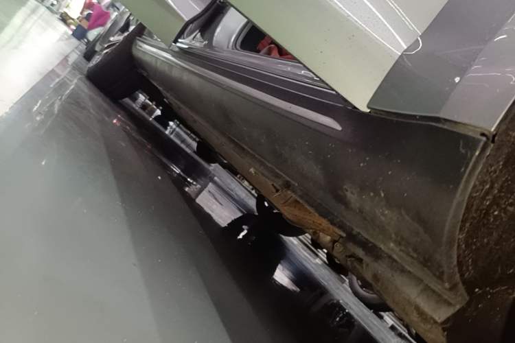 Used SERES SF5 2021 Four-Wheel Drive Freedom Expedition Edition Right Side Sill