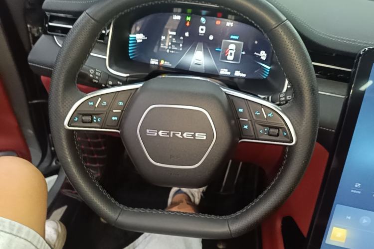 Used SERES SF5 2021 Four-Wheel Drive Freedom Expedition Edition Steering Wheel