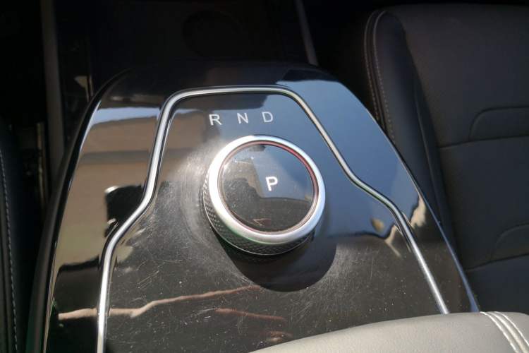 Used SERES SF5 2021 Four-Wheel Drive Freedom Expedition Edition Gear Lever