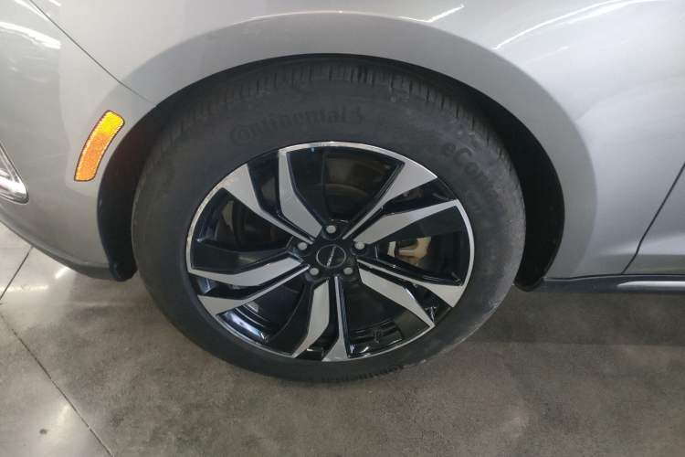 Used SERES SF5 2021 Four-Wheel Drive Freedom Expedition Edition Left Front Wheel Hub
