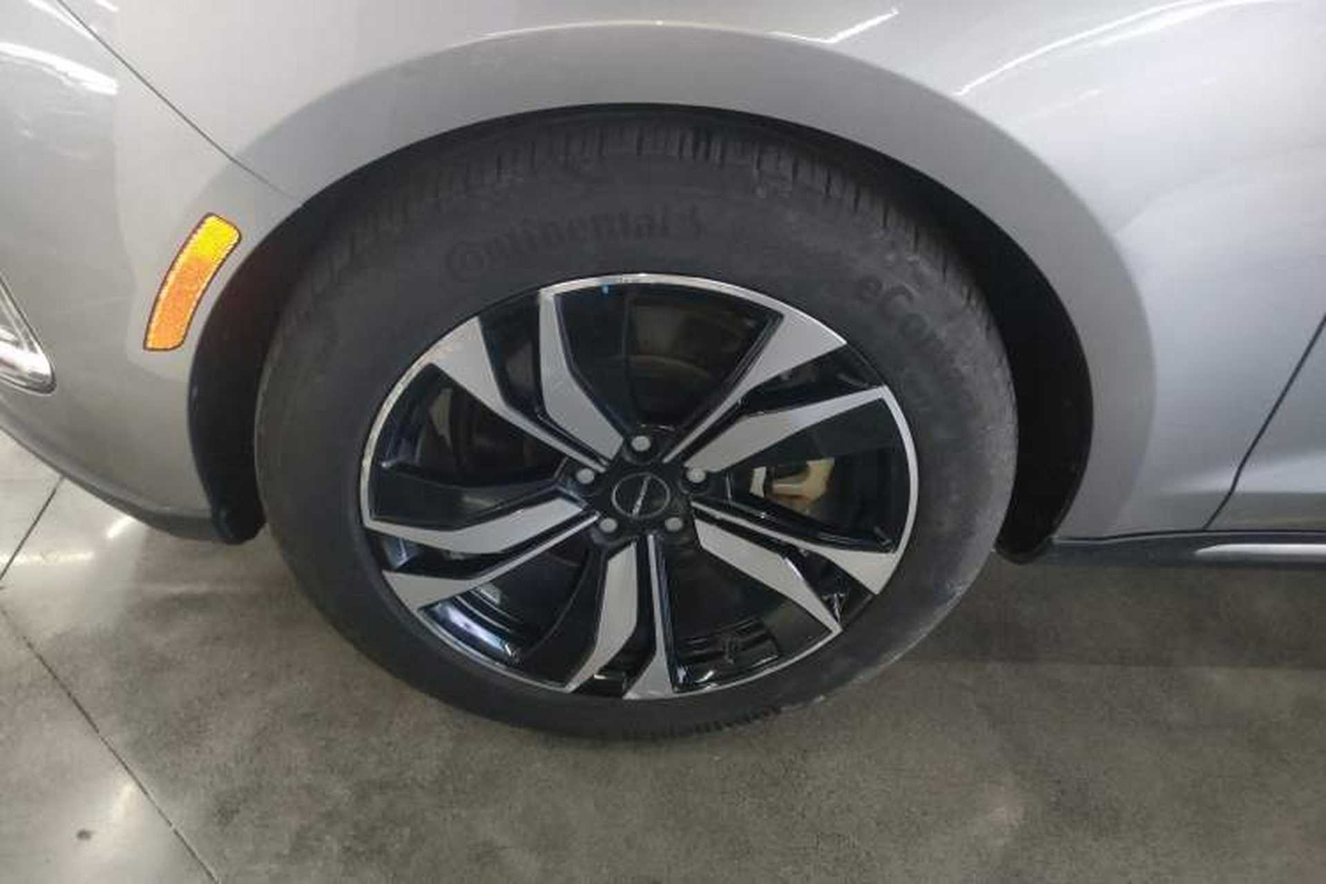 Used SERES SF5 2021 Four-Wheel Drive Freedom Expedition Edition Left Front Wheel Hub