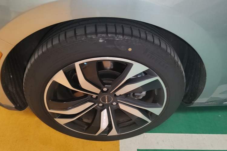 Used SERES SF5 2021 Huawei Smart Selection Four-Wheel Drive Edition Left Front Wheel Hub