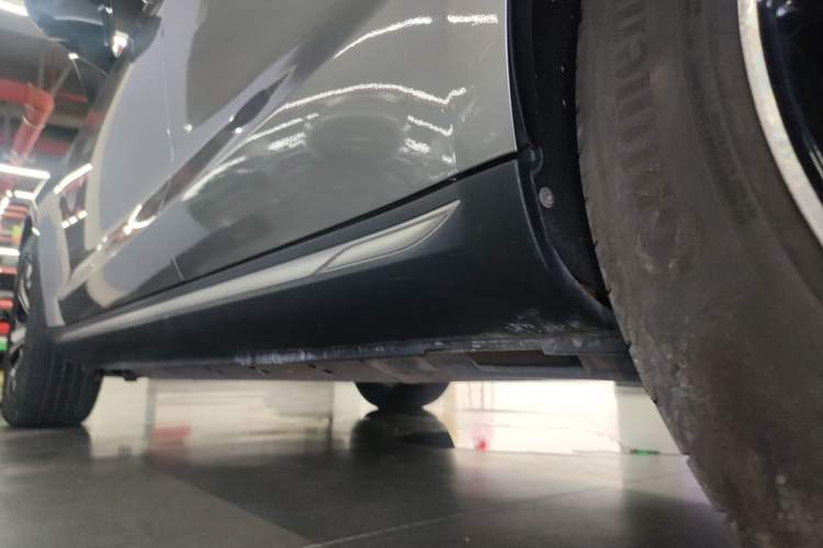 Used SERES SF5 2021 Four-Wheel Drive Freedom Expedition Edition Left Side Sill