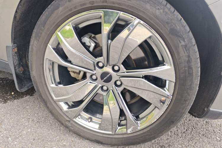 Used SERES SF5 2021 Four-Wheel Drive Freedom Expedition Edition Right Front Wheel Hub