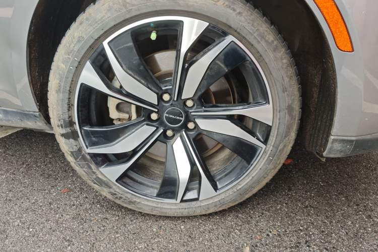 Used SERES SF5 2021 Huawei Smart Selection Four-Wheel Drive Edition Right Front Wheel Hub