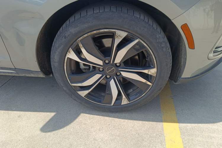 Used SERES SF5 2021 Four-Wheel Drive Freedom Expedition Edition Right Front Wheel Hub
