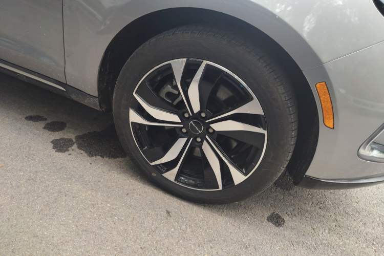 Used SERES SF5 2021 Huawei Smart Selection Four-Wheel Drive Edition Right Front Wheel Hub