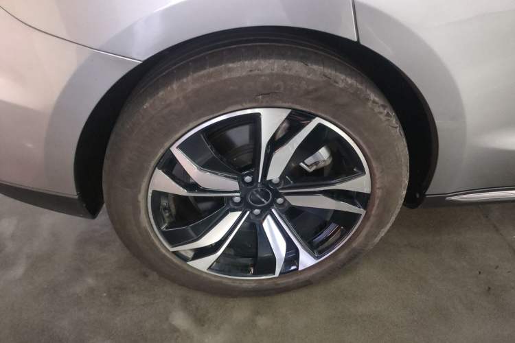 Used SERES SF5 2021 Four-Wheel Drive Freedom Expedition Edition Right Rear Wheel Hub