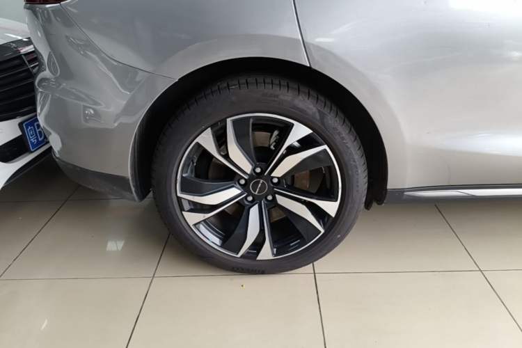 Used SERES SF5 2021 Four-Wheel Drive Freedom Expedition Edition Right Rear Wheel Hub