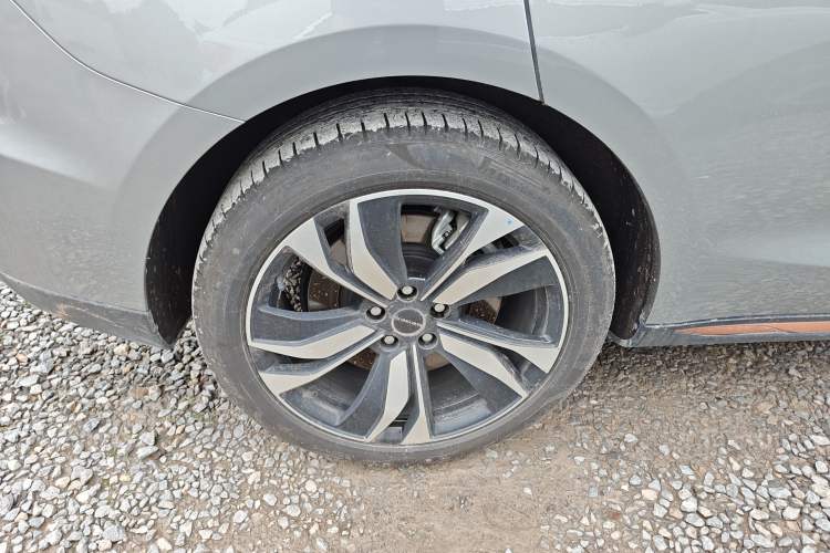 Used SERES SF5 2021 Four-Wheel Drive Freedom Expedition Edition Right Rear Wheel Hub