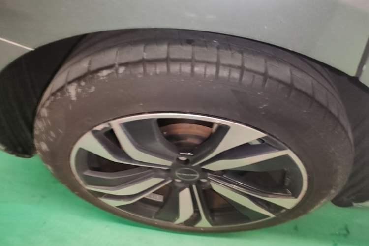 Used SERES SF5 2021 Huawei Smart Selection Four-Wheel Drive Edition Right Rear Wheel Hub