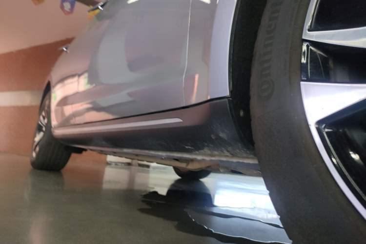 Used SERES SF5 2021 Four-Wheel Drive Freedom Expedition Edition Right Side Sill