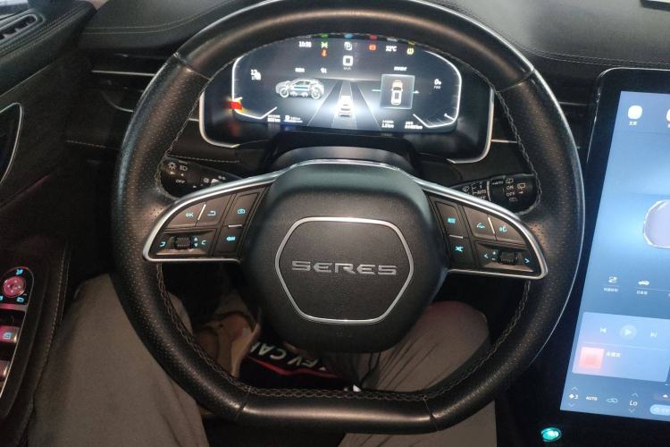 Used SERES SF5 2021 Four-Wheel Drive Freedom Expedition Edition Steering Wheel