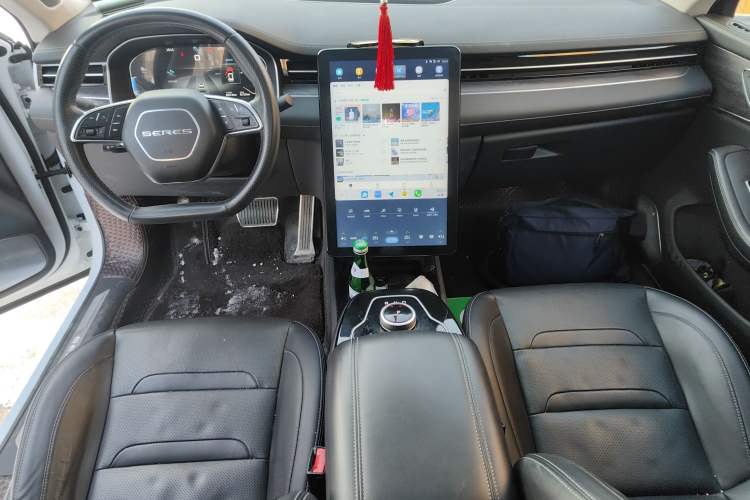Used SERES SF5 2021 Four-Wheel Drive Freedom Expedition Edition Center Console