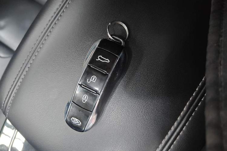 Used SERES SF5 2021 Four-Wheel Drive Freedom Expedition Edition Interior 1