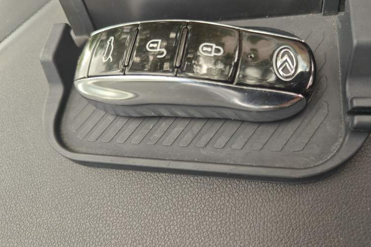 Used SERES SF5 2021 Four-Wheel Drive Freedom Expedition Edition Interior 1