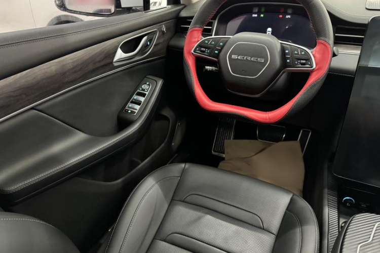 Used SERES SF5 2021 Four-Wheel Drive Freedom Expedition Edition Interior 3
