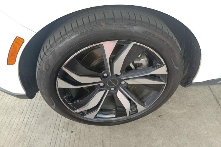 Used SERES SF5 2021 Four-Wheel Drive Freedom Expedition Edition Left Front Wheel Hub