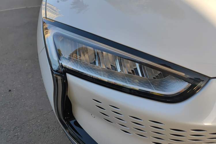 Used SERES SF5 2021 Huawei Smart Selection Four-Wheel Drive Edition Right Front Headlight